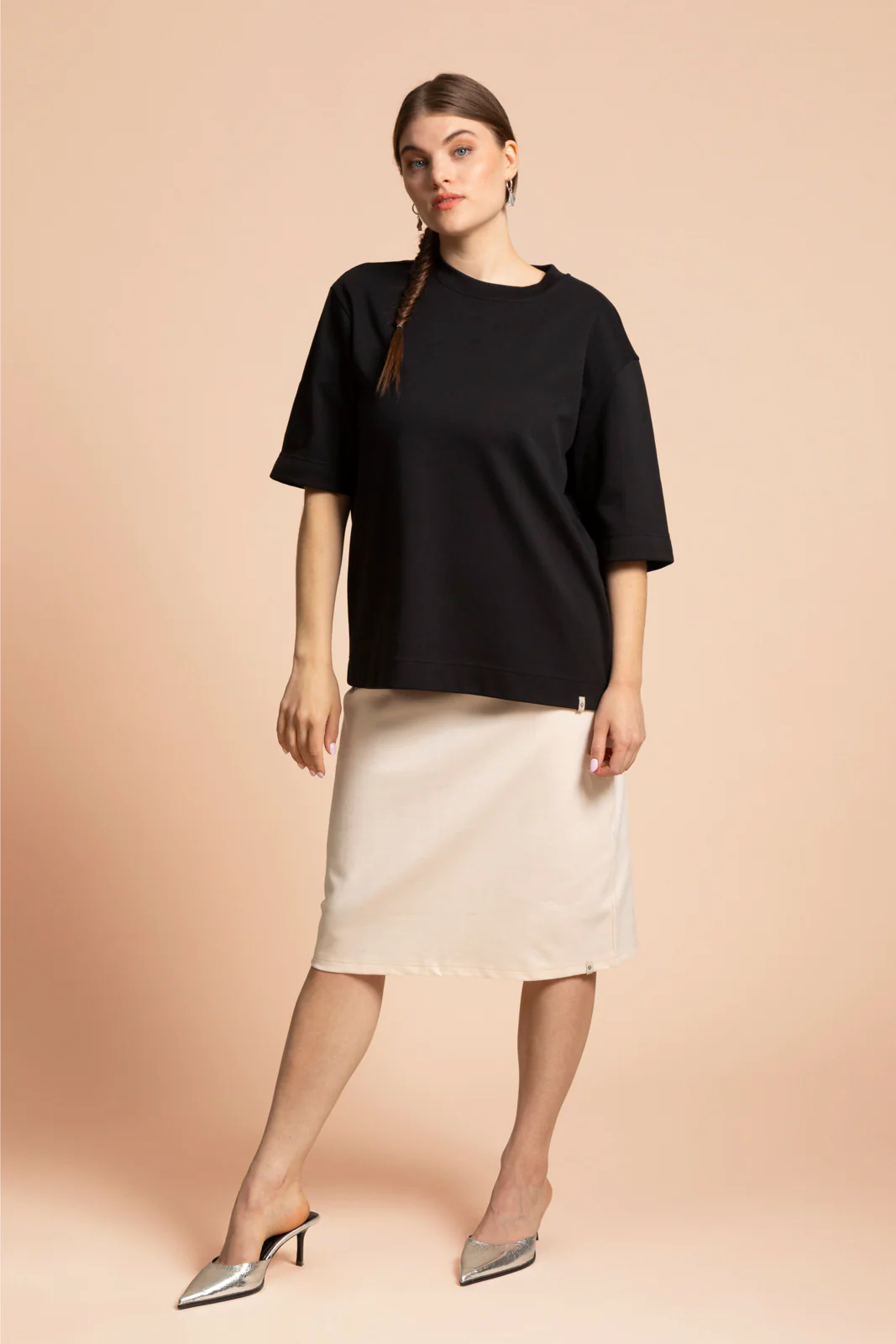 The Relaxed T-shirt, Black - Image 10