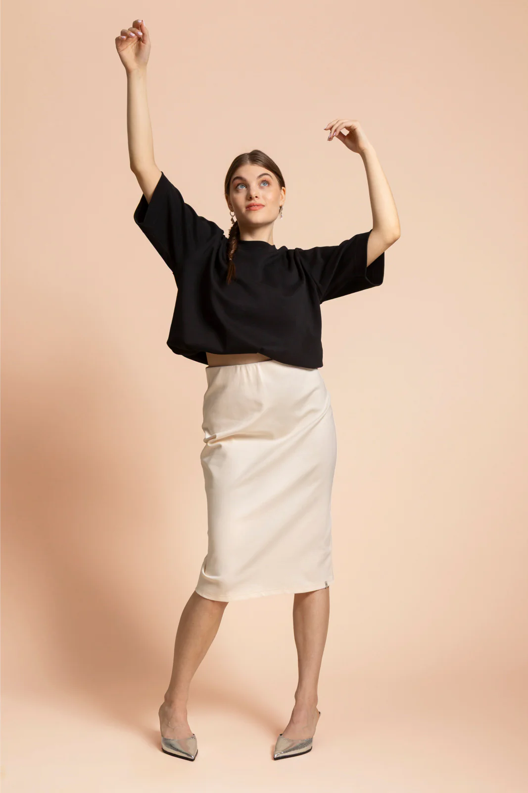 The Relaxed T-shirt, Black - Image 11