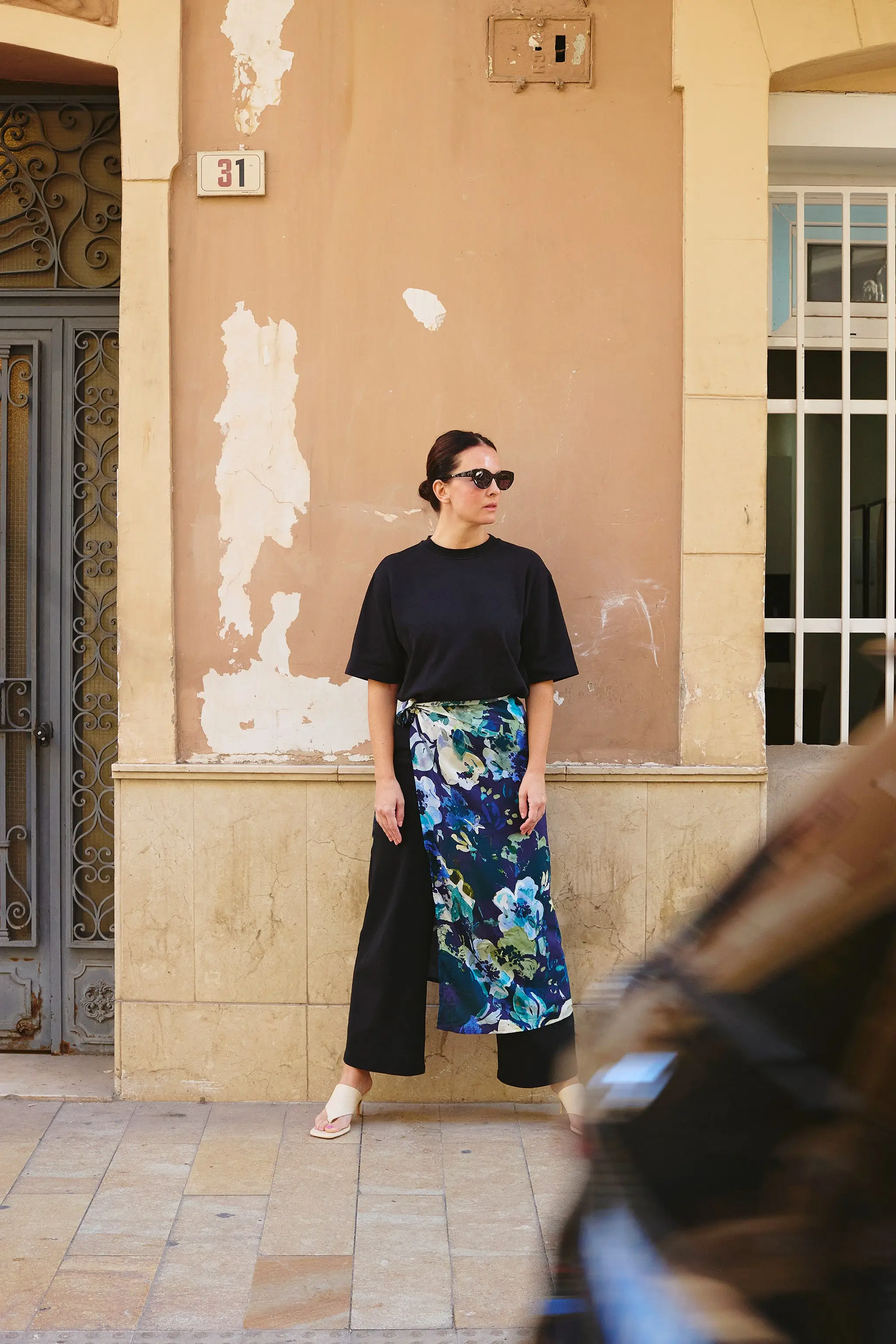 The Relaxed T-shirt, Black - Image 12