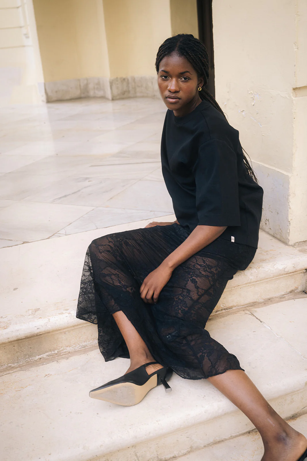 The Relaxed T-shirt, Black - Image 13