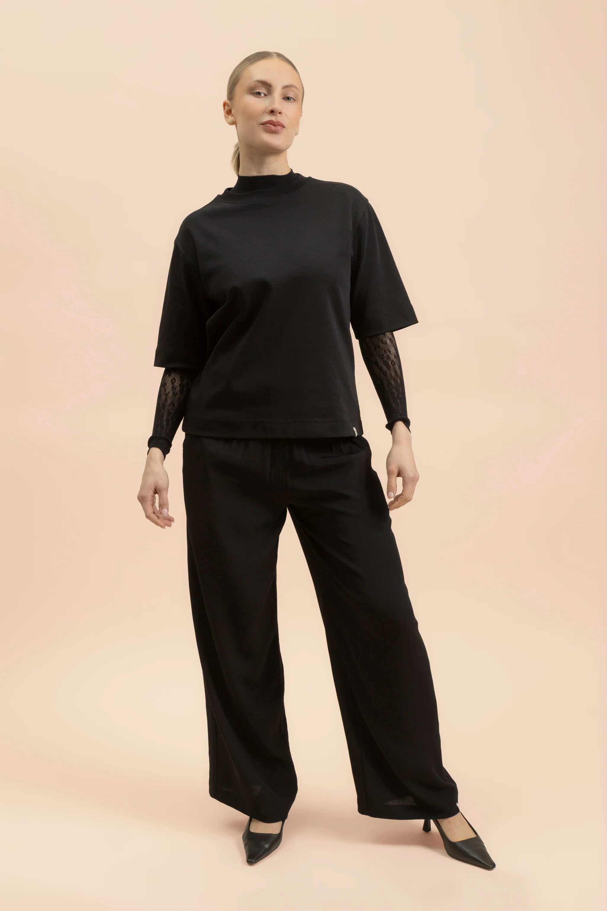The Relaxed T-shirt, Black - Image 16