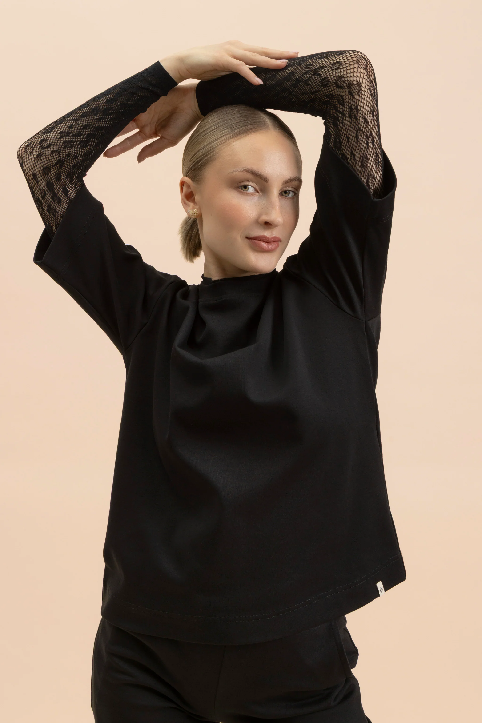 The Relaxed T-shirt, Black - Image 3