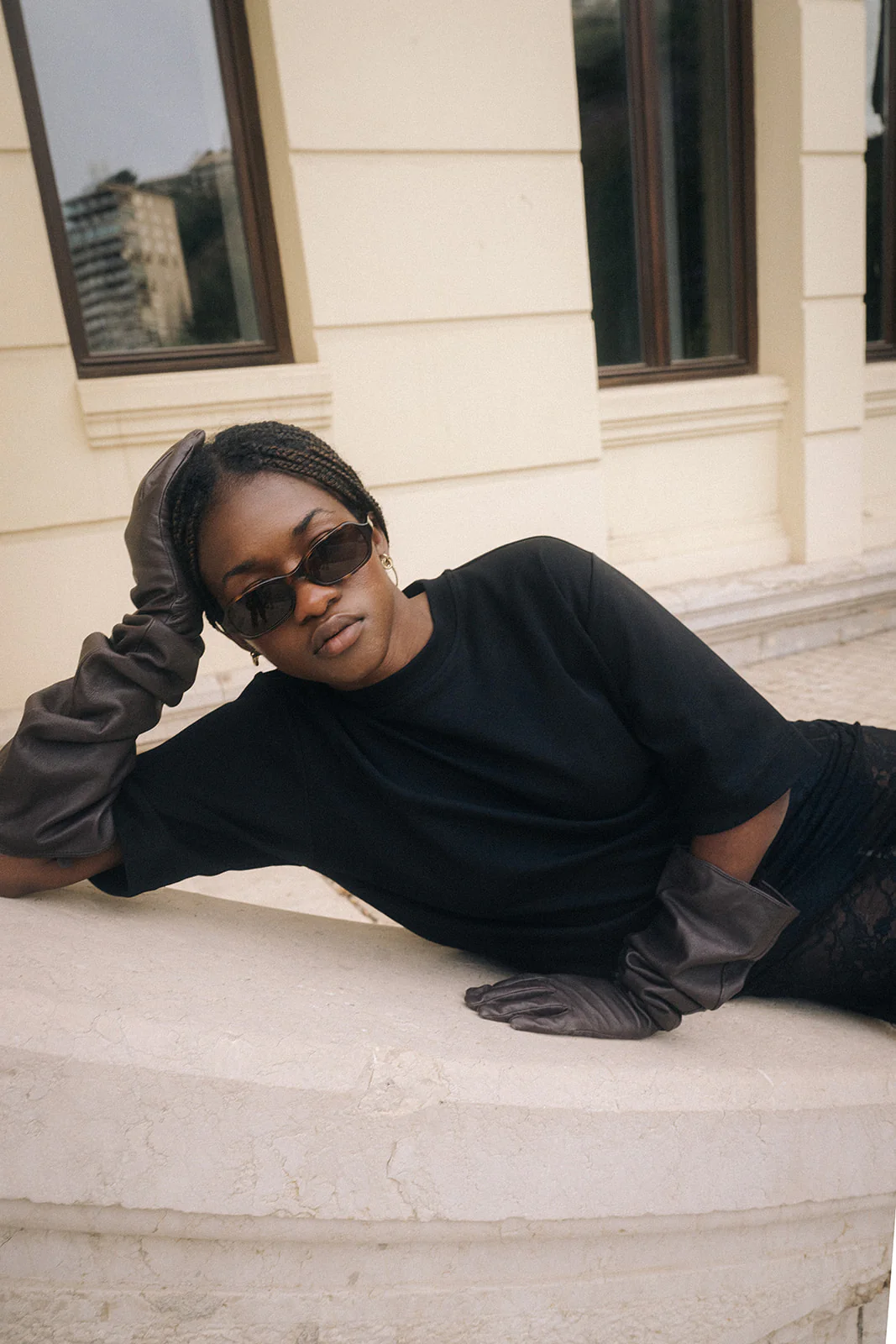 The Relaxed T-shirt, Black - Image 9